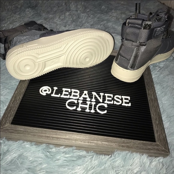 Nike shoes - Picture 2 of 7